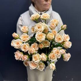 Букет из 9 кремовых кустовых роз 50см	