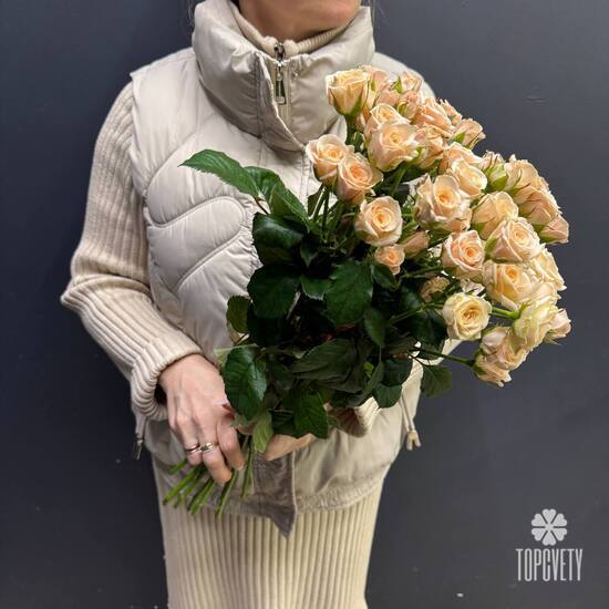  Букет из 13 кремовых кустовых роз 50см