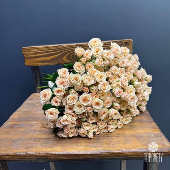  Букет из 51 кремовых кустовых роз 50см