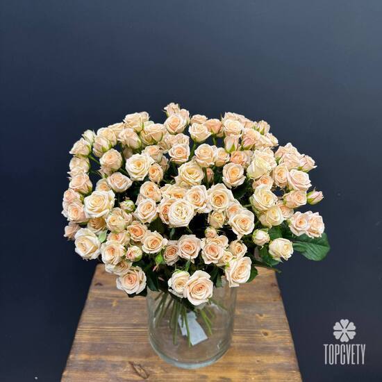 Букет из 35 кремовых кустовых роз 50см
