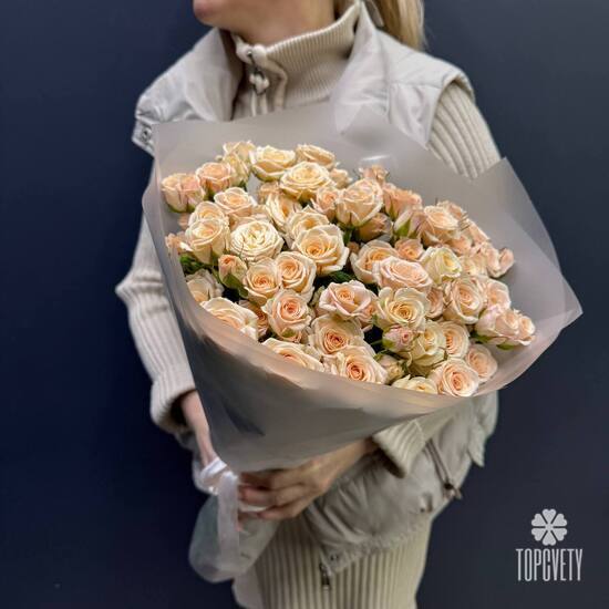 Букет из 25 кремовых кустовых роз 50см
