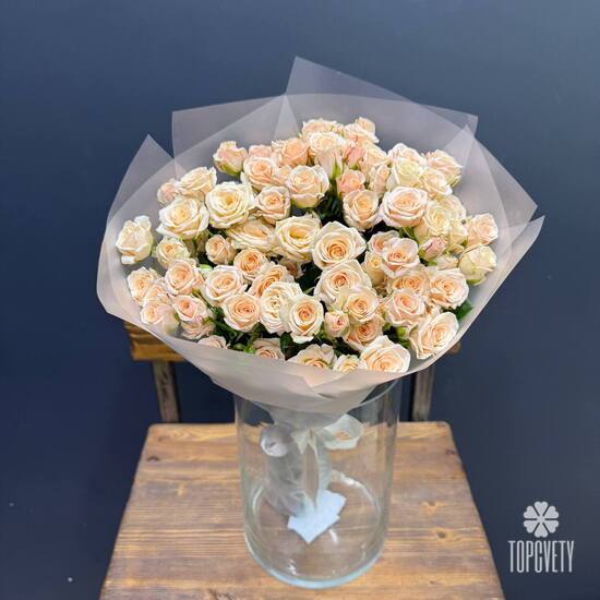 Букет из 25 кремовых кустовых роз 50см