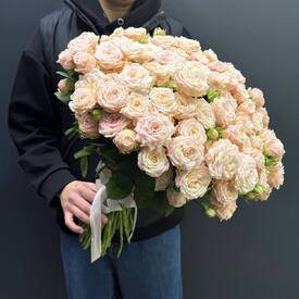 Букет из 35 розовых кустовых пионовидных роз 50см