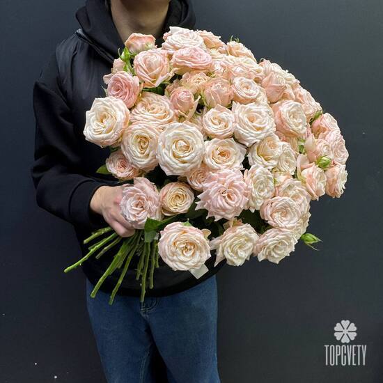 Букет из 25 розовых кустовых пионовидных роз 50см
