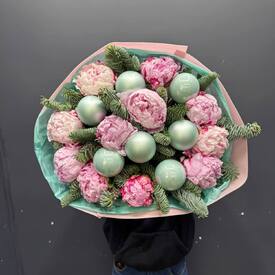 Букет из нобелиса, пионов, Розовый снег