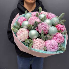 Букет из нобелиса, пионов, Розовый снег