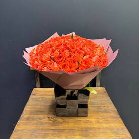 Букет из 75 оранжевых роз 40см