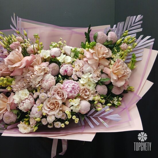 Букет из роз, орхидеи, гортензии и пион Каралевская нежность