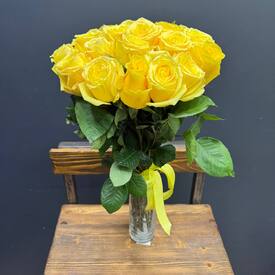 Букет из 19 роз Хай Елоу 50см