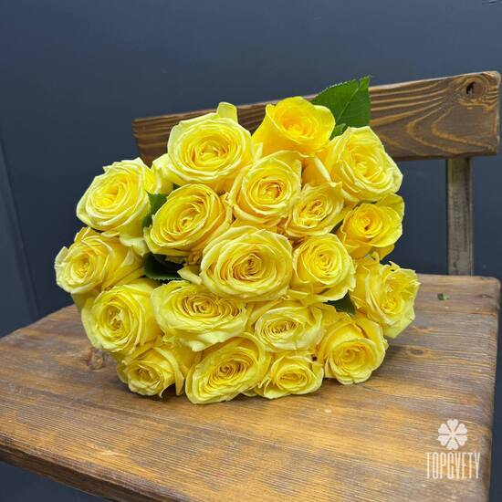 Букет из 17 роз Хай Елоу 50см  