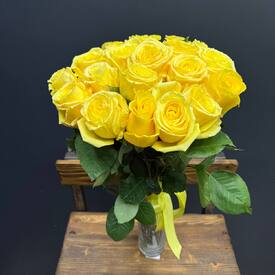 Букет из 17 роз Хай Елоу 50см  