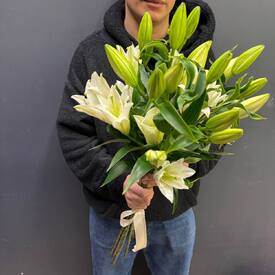 Букет из 5 белых Лилий