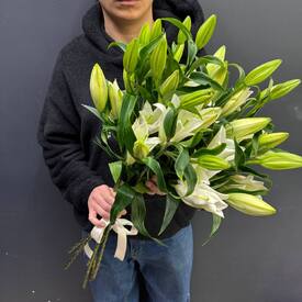 Букет из 7 белых Лилий