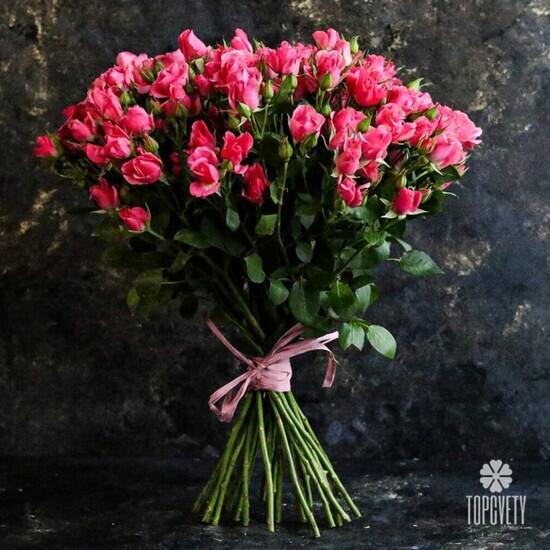 Букет из 21 кустовой розы 50см