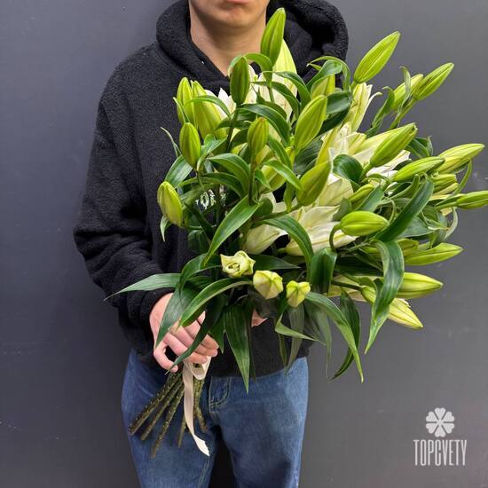 Букет из 9 белых Лилий