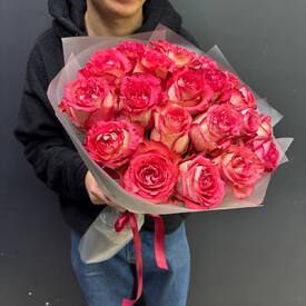 Букет из 21 красных роз Эквадор 50см