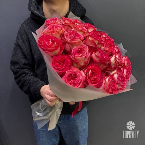 Букет из 25 красных роз Эквадор 50см