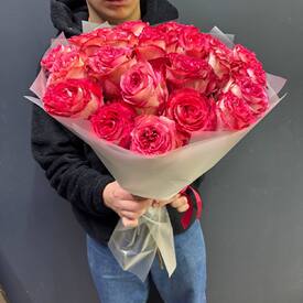 Букет из 25 красных роз Эквадор 50см