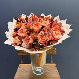 Букет из роз и орхидеи Тёплый аккорд