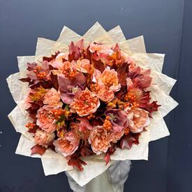 Букет из роз и орхидеи Тёплый аккорд