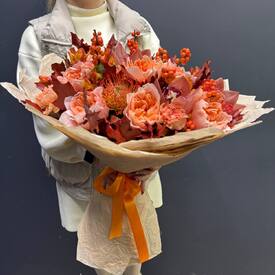 Букет из роз и орхидеи Тёплый аккорд