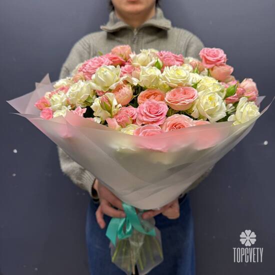 Букет 31 кустовая роз микс 50см Россия