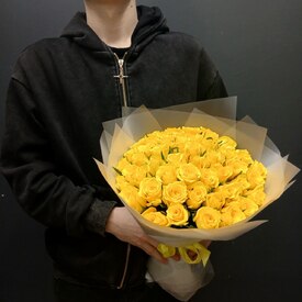 Букет из 51 желтой розы Кения 35см