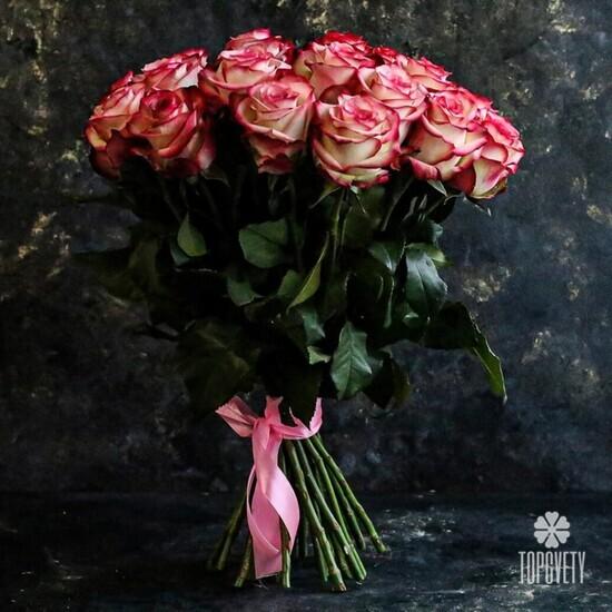 Букет из 19 розовых роз 