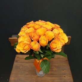 Букет из 25 оранжевых роз Кения 35см