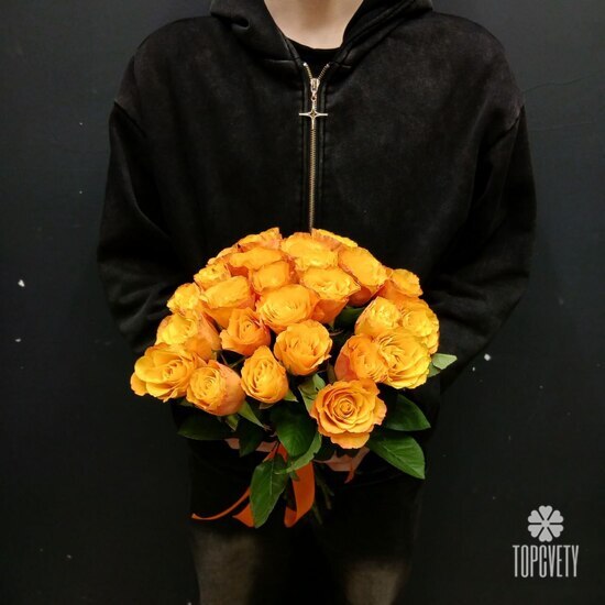 Букет из 25 оранжевых роз Кения 35см