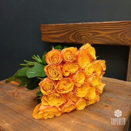 Букет из 25 оранжевых роз Кения 35см