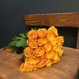 Букет из 25 оранжевых роз Кения 35см