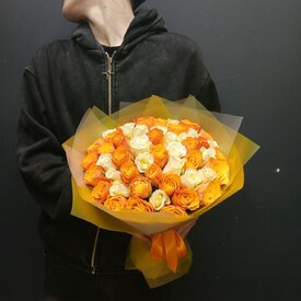 Букет из 51 микс роз Кения 35см