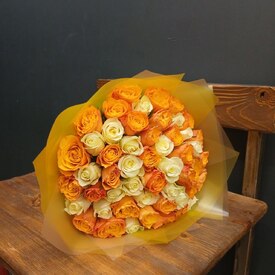 Букет из 51 микс роз Кения 35см