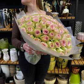 Букет из 51 розовых роз Кения 35см