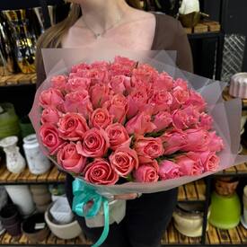 Букет из 51 коралловых роз Кения 35см 