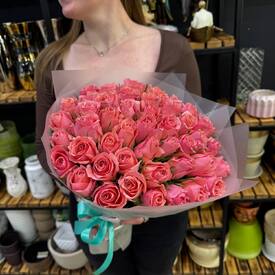 Букет из 51 коралловых роз Кения 35см 