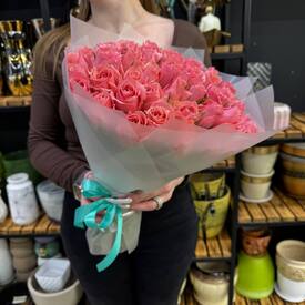 Букет из 51 коралловых роз Кения 35см 