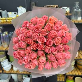 Букет из 51 коралловых роз Кения 35см 