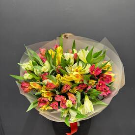 Букет из 15 альстромерии 