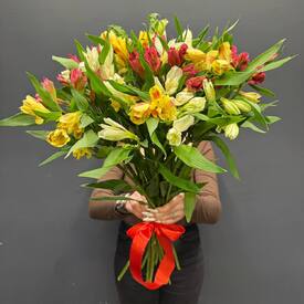 Букет из 15 альстромерии