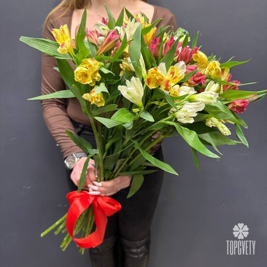 Букет из 15 альстромерии