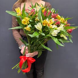 Букет из 15 альстромерии