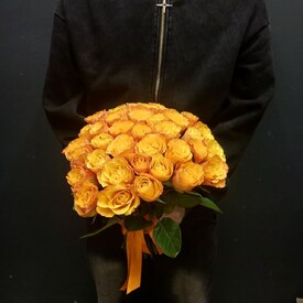 Букет из 35 оранжевых роз Кения 35см