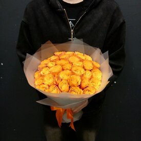Букет из 51 оранжевых роз Кения 35см