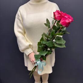 Букет из 3 розовых роз Эквадор 50см