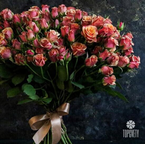 Букет из 19 кустовых роз 50см