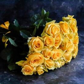 Букет из 25 желтых роз