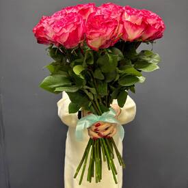 Букет из 25 пиновидных роз Эквафдор 50см