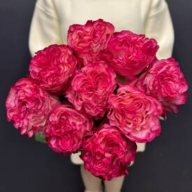 Букет из 7 пионовидной розы Эквадор 50см